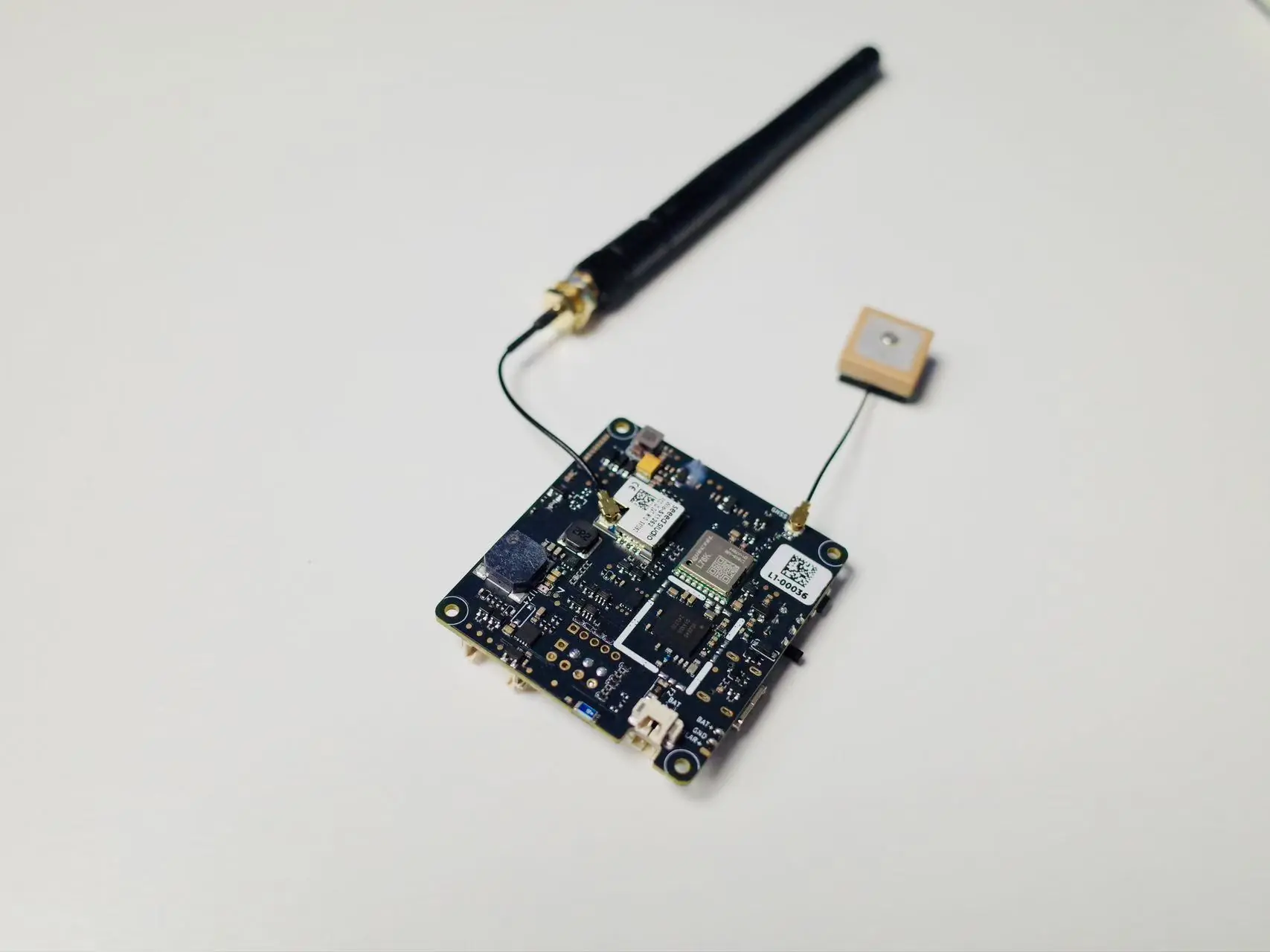 Wio Tracker L1 背面另一角度